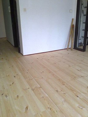 Wenke Groningen.. Grenen 180mm x 3 m.. Onbehandeld. Wenke Groningen.. Grenen 180mm x 3 m.. Onbehandeld.